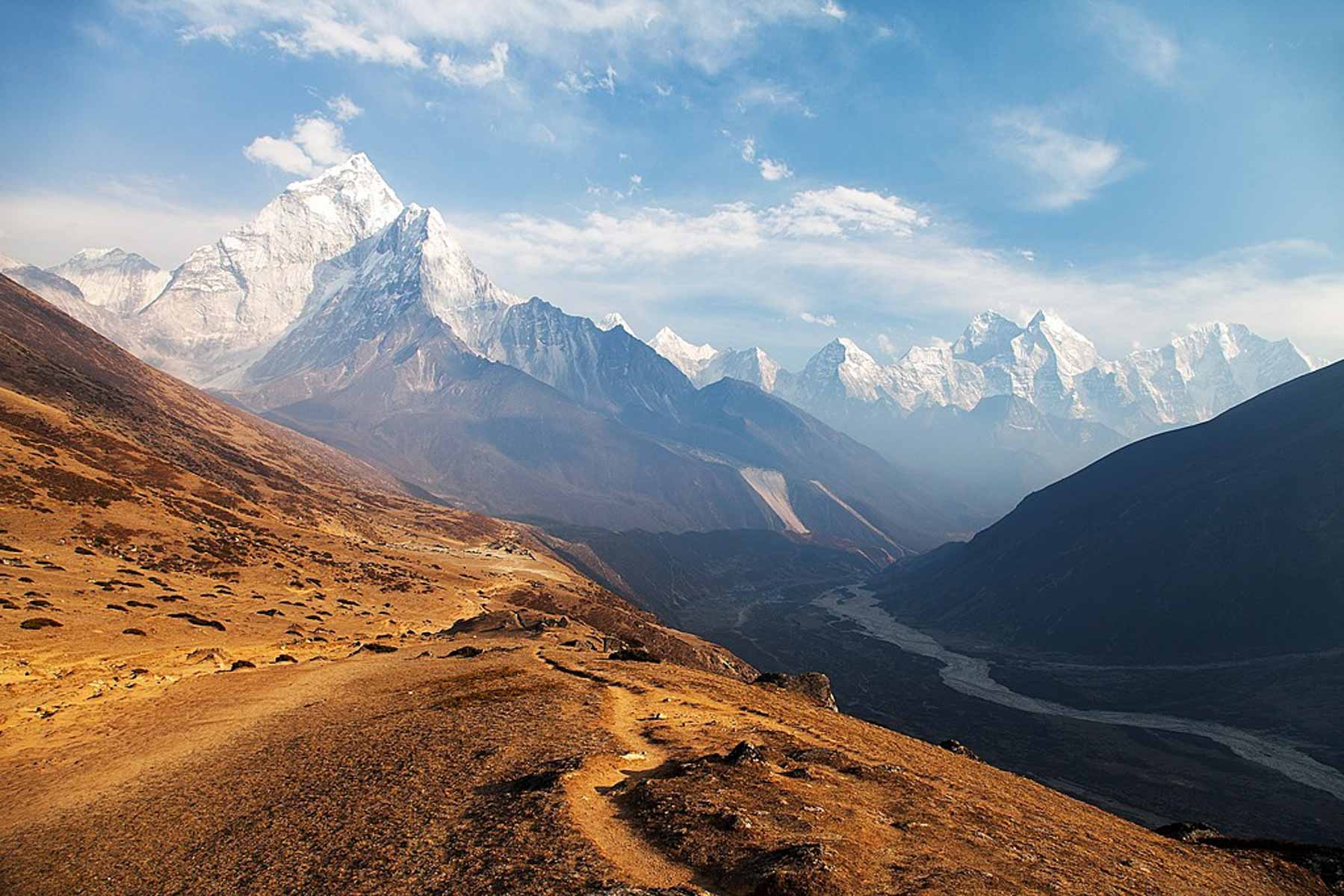 Everest Base Camp Trekking And Chitwan Safari – 17 Days